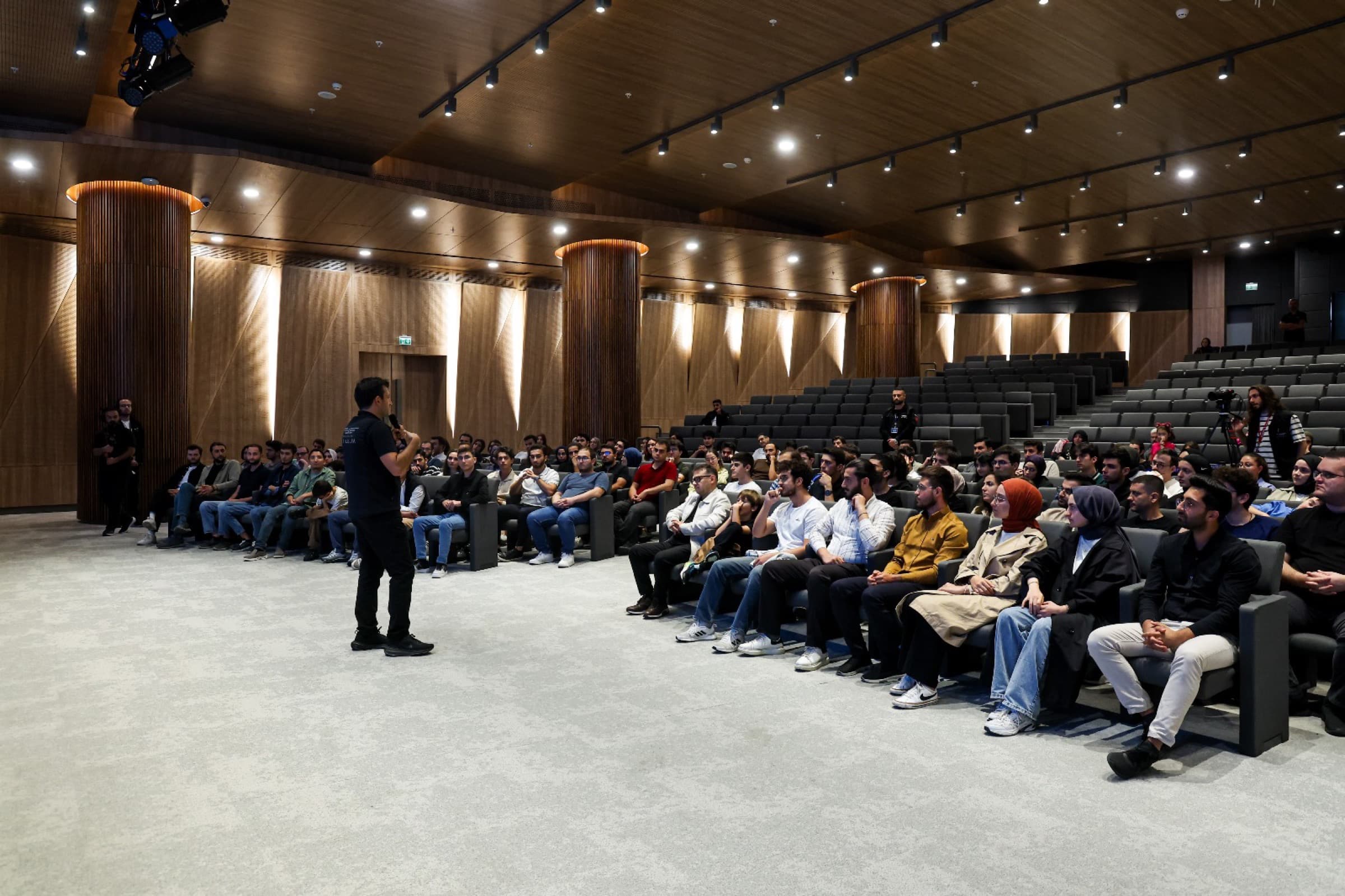 T3 AI'LE Büyük Dil Modeli Toplantısı fotoğrafı 1